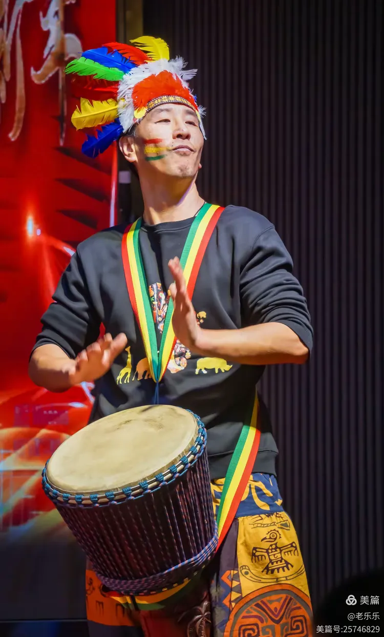 打非洲鼓的人们